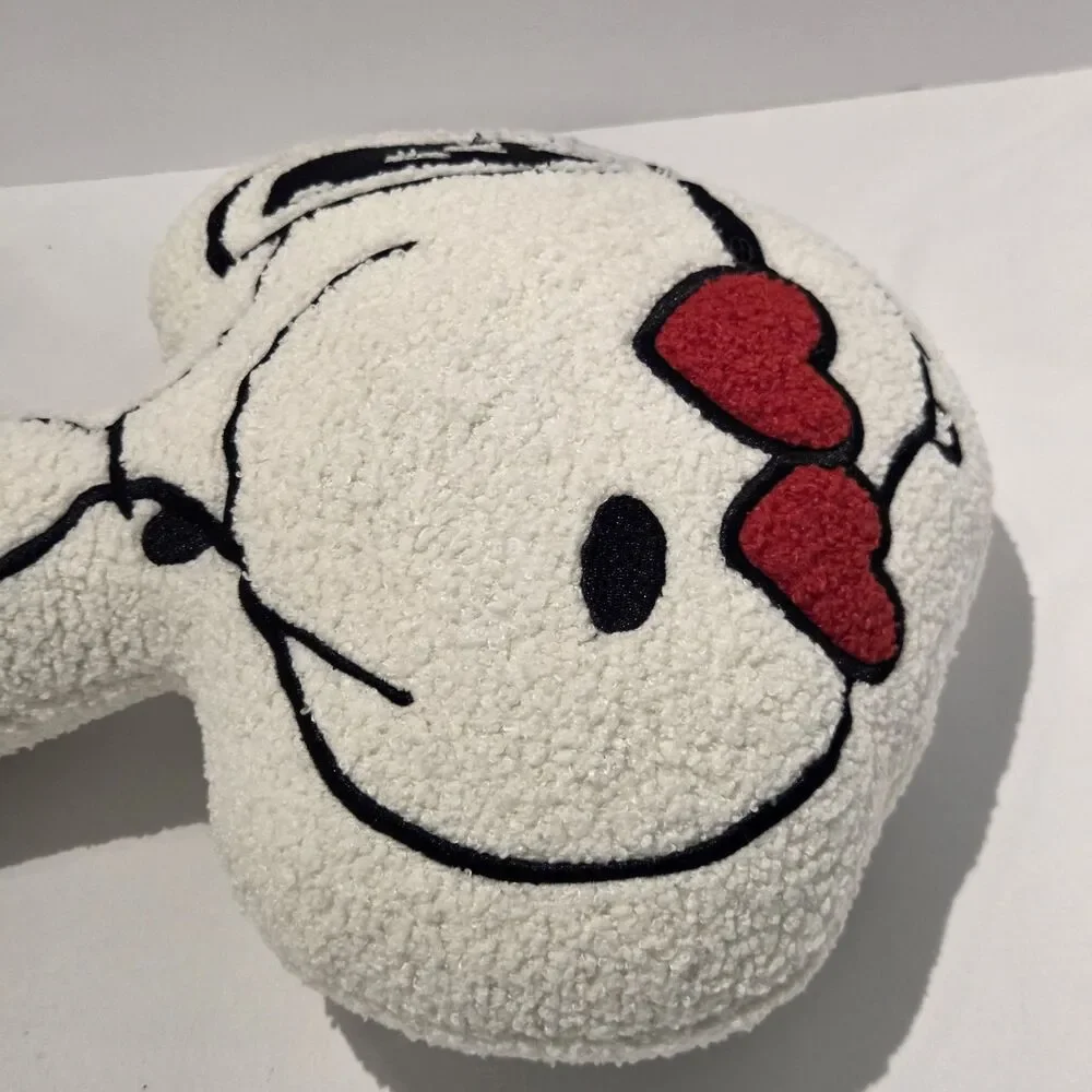 Peanuts Snoopy Red Heart Eyes Sherpa Pillow Valentines Decor 16